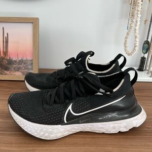 Nike Infinity React 2 - Black & White